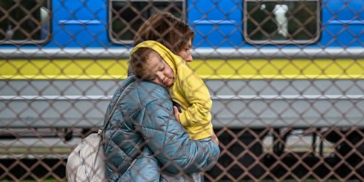 Ośrodki dla ukraińskich uchodźców są masowo zamykane w UE: media podały kraj i powód