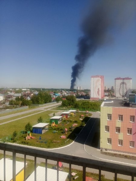 W magazynie z paliwami i smarami wybuchł duży pożar Nowosybirsk (FOTO)