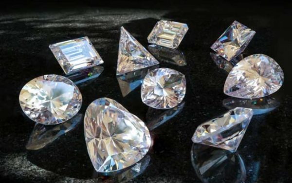 UE złagodziła zakaz importu diamentów pochodzenia rosyjskiego