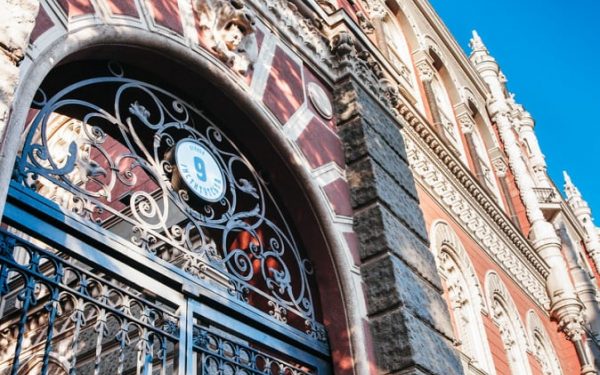 W ciągu tygodnia NBU sprzedał na rynku międzybankowym ponad 720 milionów dolarów