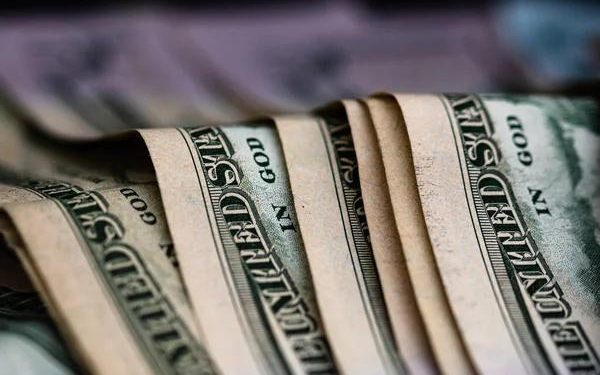 Kursy walut wieczorem 6 czerwca: dolar i euro wzrosły na rynku międzybankowym