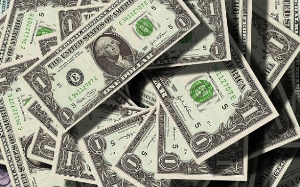Kursy walut wieczorem 10 czerwca: dolar i euro idą w górę na rynku międzybankowym