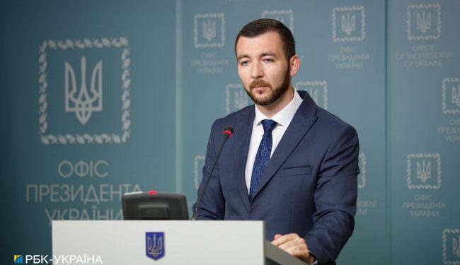 Carlson powinien skontaktować się z Dzherelem w FSB. PO zareagowała na „zapowiedź” wywiadu z Zełenskim