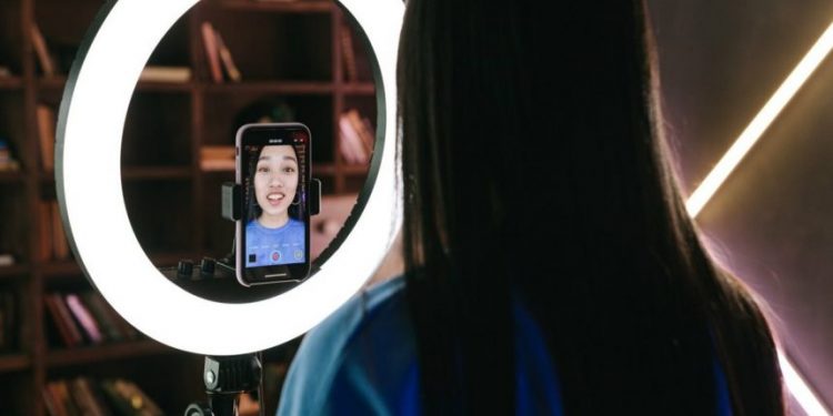 Za pierścieniem światła: o czym influencerzy na Instagramie nie mogą Ci powiedzieć