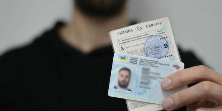 Na Ukrainie zaczęto wydawać nowy rodzaj prawa jazdy: co się zmieniło