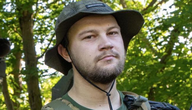 Przeciwko Gniezdiłowowi, który oświadczył o bezprawnym pozbawieniu służby, jawnie karne