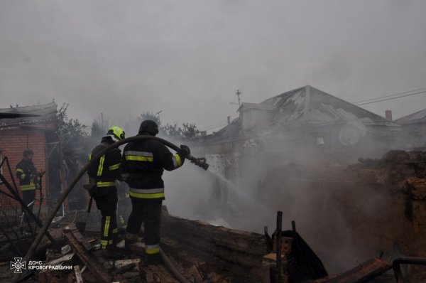 Państwowe Służby Ratunkowe pokazały konsekwencje ataku „Szaheda” na Kropywnicki (FOTO)”></img></p >Zdjęcie `8212; facebook.com/MNS.GOV.UA </p>
<p><img decoding=