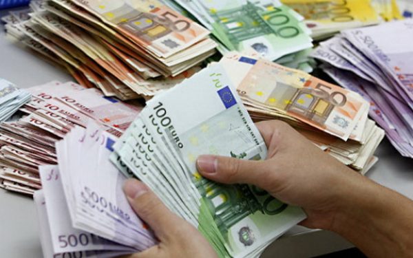 Kursy walut wieczorem 20 września: euro nieznacznie spadło na rynku międzybankowym