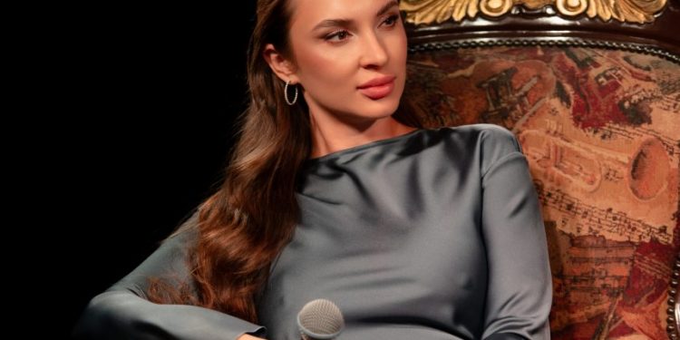 Rozwój marek w godzinie wojny: Irina Adonina i jej fundacja charytatywna rekrutowały projektantów do Public Talk