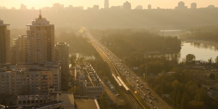 Niebezpiecznie brudne powietrze ogarnęło Kijów i nie tylko: eksperci wyjaśnili skalę zagrożenia