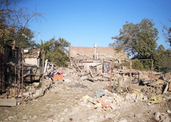 Federacja Rosyjska ponownie zaatakowała Zaporoże przy pomocy CAB, OVA zgłoszono ofiary i zniszczenia (FOTO)” /></p>
<p>Fot. – t.me/ivan_fedorov_zp </p>
<p>Szef administracji dodał, że dwójka dzieci, które odniosły obrażenia podczas nalotu na miasto 23 września, jest w umiarkowanym stanie oddział chirurgiczny.</p>
<p >Przypomnijmy, że wczoraj wojska rosyjskie uderzyły w Charków z KAB-ów – budynki mieszkalne zostały ostrzelane. Burmistrz miasta Igor Terekhov i szef OVA Oleg Sinegubow przekazali szczegóły ataku na centrum regionalne.</p>
<p><!--noindex--></p>
<p><a rel=