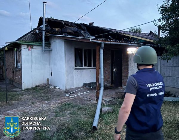 Okupanci zaatakowali Dergachi w obwodzie charkowskim></img></p>
<p> Konsekwencje rosyjskiego ataku na Dergachi</p>
<p>Wcześniej MVA informowało, że w wyniku rosyjskiego ostrzału wybuchły pożary w sektorze prywatnym. Wcześniej , Rosjanie przeprowadzili ataki rakietowe z użyciem amunicji kasetowej </p>
<p><p><img decoding=