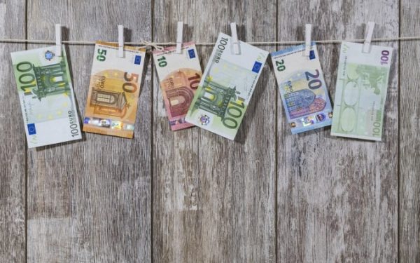Kursy walut wieczorem 12 września: cena euro na rynku międzybankowym wzrosła o 18 kopiejek