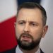 Jeździj drogimi samochodami i śpij w hotelach: Polacy mają obsesję na punkcie zachowań młodych Ukraińców
