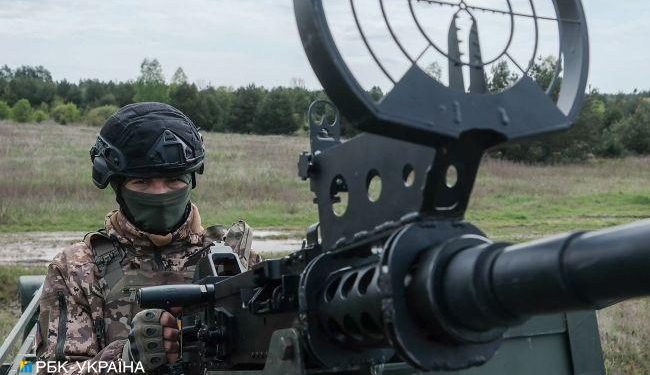Zepsute „Shahedi” i uszkodzone budki. W pobliżu Kijowa odkryto pozostałości nocnego ataku