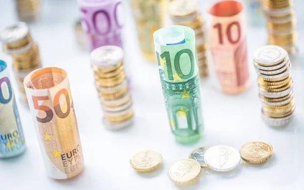 Rząd francuski obiecał podnieść podatki dla bogatych