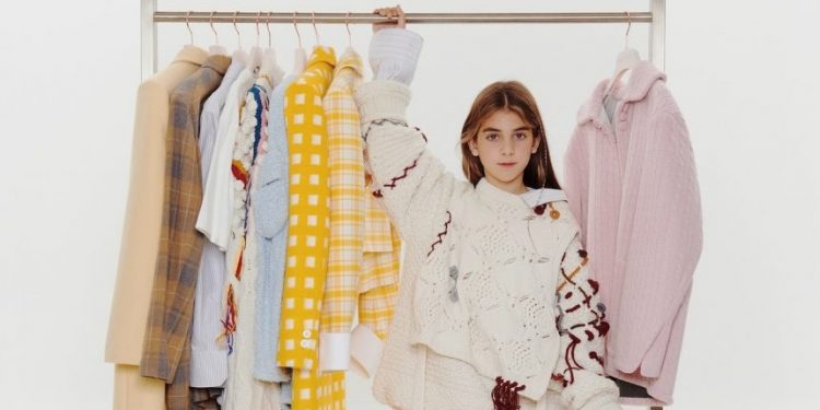 COAT wprowadza na rynek limitowaną edycję gadżetów, aż do 10. edycji z młodymi modelkami