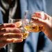 Uzależnienie od alkoholu można określić palcami: na co dokładnie zwrócić uwagę