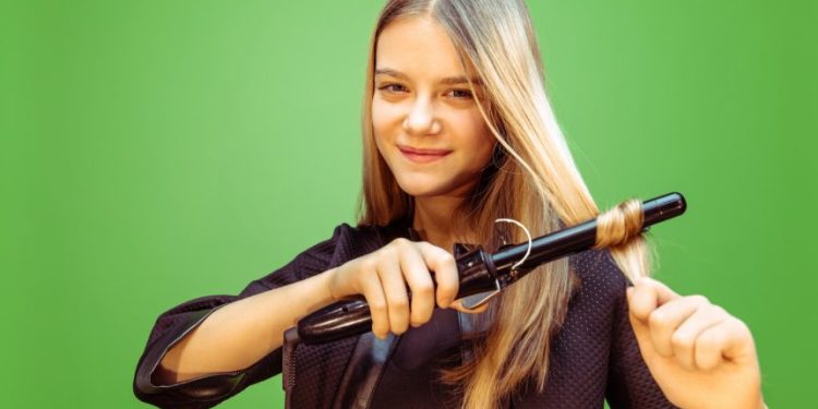 Jak kręcić włosy w domu? 6 absurdalnych błędów