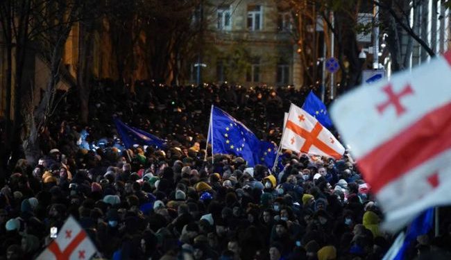 W centrum Tbilisi siły specjalne ponownie brutalnie rozpędziły protest