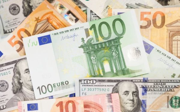 Kursy walut wieczorem 19 grudnia: dolar i euro straciły na rynku międzybankowym