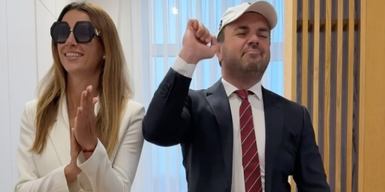 Reszetniki wykonał humorystyczną parodię prezydenta USA i jego żony (WIDEO)