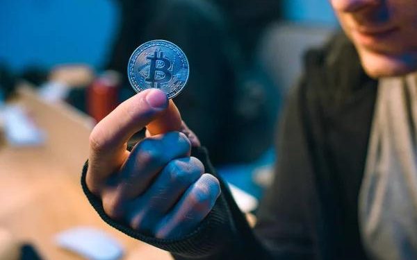 Kurs bitcoina spadł do najniższego poziomu od 2 miesięcy. Co dzieje się na rynku kryptowalut