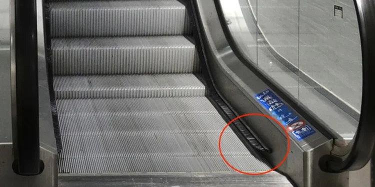 Dlaczego na schodach ruchomych w metrze są „szczotki”: i nie służą one do czyszczenia butów