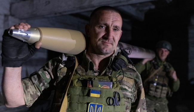 Personel Pidardiv Brust na prawej roślinie osobistej NAFTO w Rosїї