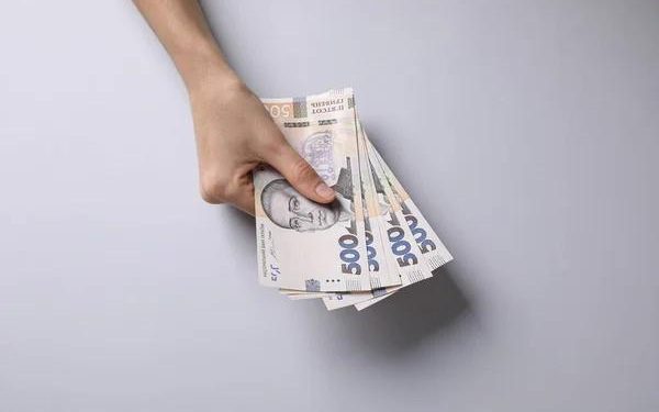 Kurs oficjalny: NBU wzmacnia hrywnę o dziewięć kopiejek