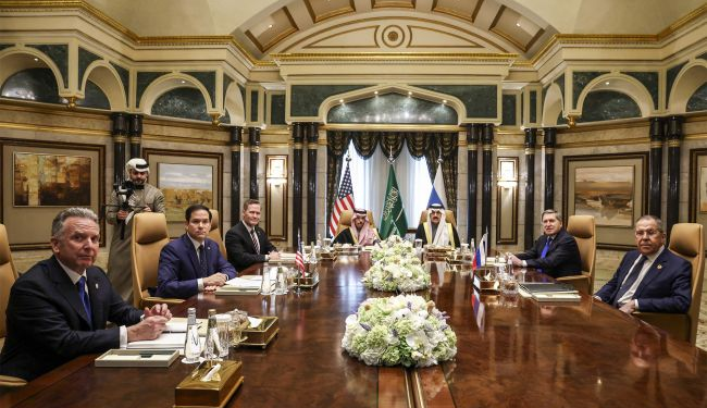 W jaki sposób odbywają się negocjacje między USA a Federacją Rosyjską w Arabii Saudyjskiej: najważniejsze