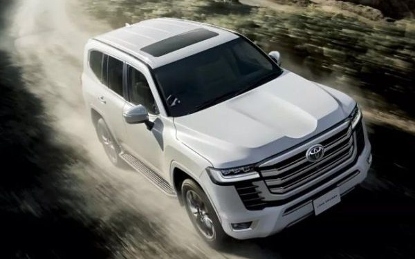 Toyota Land Cruiser 300 zaktualizowana: ogłoszono ceny i najważniejsze zmiany