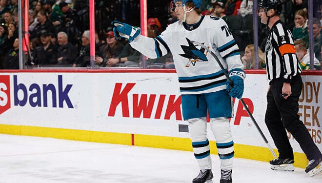 WIDEO. Dziki mecz NHL: Napastnik strzela 4 gole, przeciwnik odpowiada 5 punktami