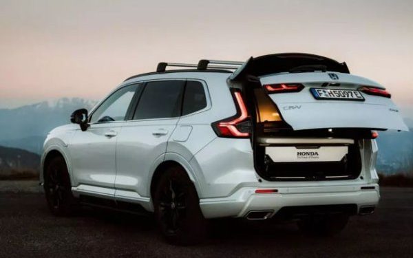 Honda zaprezentowała hybrydowego crossovera CR-V z wbudowanym „mini-hotelem”: szczegóły