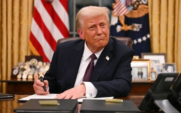 „Dekret historyczny”. Trump nakłada bezprecedensowe globalne cła