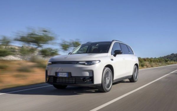 Stellantis wstrzymuje produkcję chińskich samochodów elektrycznych Leapmotor w Polsce: jaki jest powód