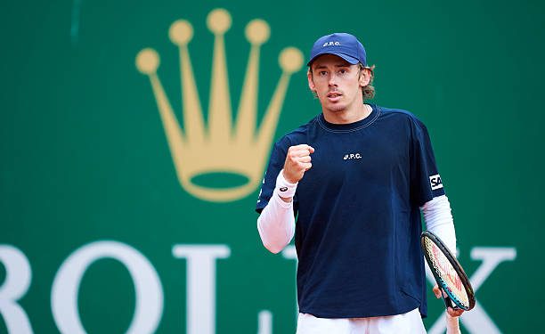 Monte-Carlo. De Minaur miażdży Miedwiediewa, Popyrin nokautuje zeszłorocznego finalistę, Tsitsipasa i Musettiego, by spotkać się w ćwierćfinale