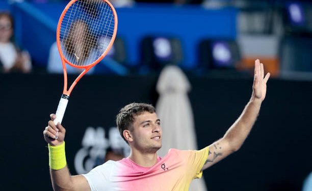 Bukareszt. Cobolli pokonuje Gasqueta, kończąc serię ośmiu porażek z rzędu, Wawrinka przegrywa z drugim zawodnikiem w przedłużającym się starciu