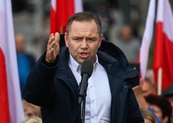 Prezydent Polski Nawrocki odwołał spotkanie z Orbánem po jego wizycie u Putina, zachowując udział w szczycie Grupy Wyszehradzkiej.