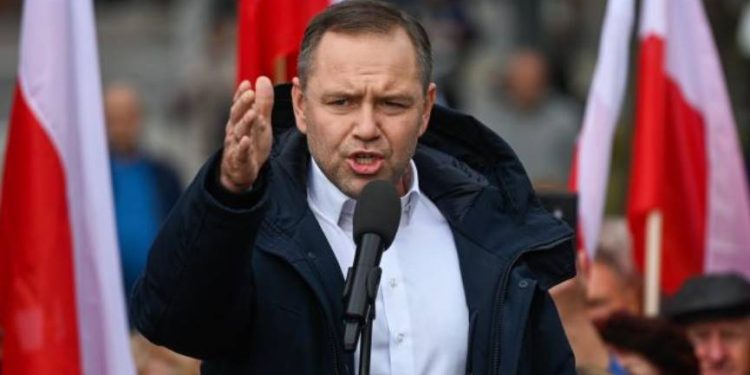 Prezydent Polski Nawrocki odwołał spotkanie z Orbánem po jego wizycie u Putina, zachowując udział w szczycie Grupy Wyszehradzkiej.