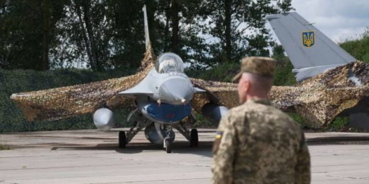 Ukraiński myśliwiec F-16 utracił łączność podczas odparcia ataku