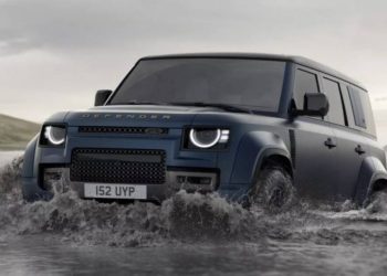 Land Rover odświeżył kultowego Defendera: pojawiły się nowe funkcje