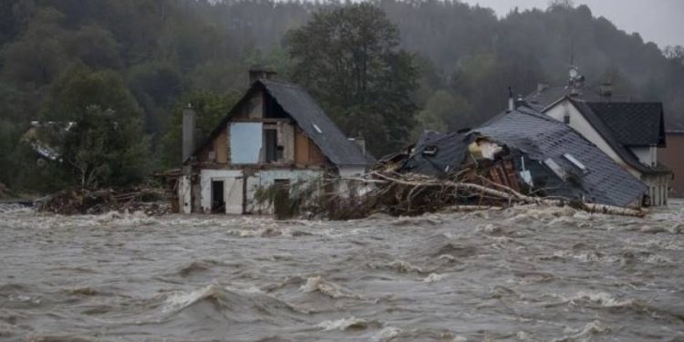 Nagła powódź w górskiej dolinie Swat na północy Pakistanu pochłonęła życie co najmniej 17 turystów. Wśród ofiar śmiertelnych – co najmniej dziewięć osób z jednej rodziny.