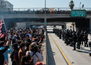 Sąd apelacyjny zezwolił Donaldowi Trumpowi na użycie Gwardii Narodowej w celu stłumienia protestów w Los Angeles, uznając jego działania za prawdopodobnie legalne.