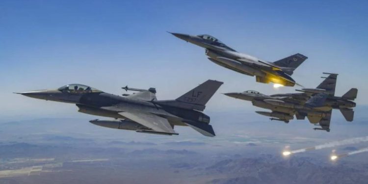 Podczas odpierania rosyjskiego ataku zginął pilot F-16 Maksym Ustymenko. Zniszczył siedem celów i odprowadził samolot z dala od osiedli, ale nie zdążył się katapultować.