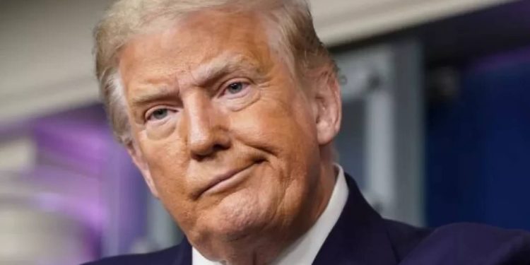 Donald Trump wyjaśnił, dlaczego USA odkładają nowe sankcje wobec Rosji: powodem jest oczekiwanie na porozumienie pokojowe oraz wysokie koszty sankcji dla USA.
