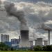 Emisje CO2 osiągnęły rekord w 2024 roku z powodu wzrostu zużycia paliw kopalnych, co budzi wątpliwości co do osiągnięcia celów klimatycznych.