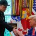 Elon Musk i Donald Trump przeprowadzili rozmowę telefoniczną po napięciach w publicznym konflikcie. Negocjacje przyczyniły się do zmniejszenia napięcia.