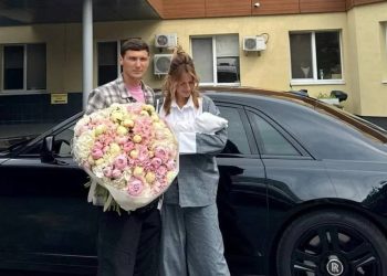 Leosia Nikitiuk potwierdziła, że została mamą i podzieliła się pierwszym zdjęciem z synem. Prowadząca wypisała się ze szpitala, a jej narzeczony ją powitał.