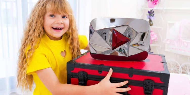 11-letnia Ukrainka Diana Kidysiuk znalazła się w gronie sześciu najpopularniejszych youtuberów na świecie dzięki swojemu kanałowi Kids Diana Show, który ma 135 milionów subskrybentów.